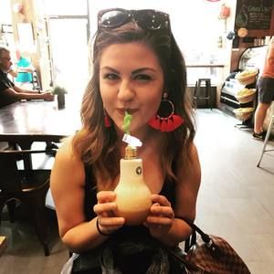 Meet your Posher, Caitlin